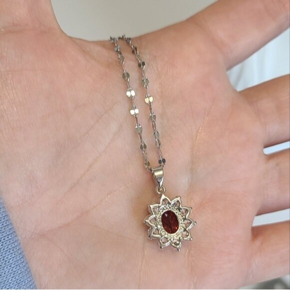 Vintage Sterling Silver Red Garnet Crystal CZ Royal Pendant Twist Chain Necklace - Picture 3 of 13